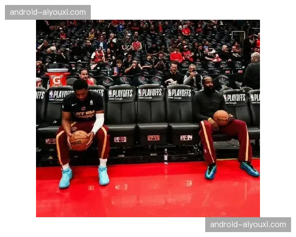 哈登G4末节连续失误葬送领先，詹姆斯控场能力对比反衬骑士后场组织困境